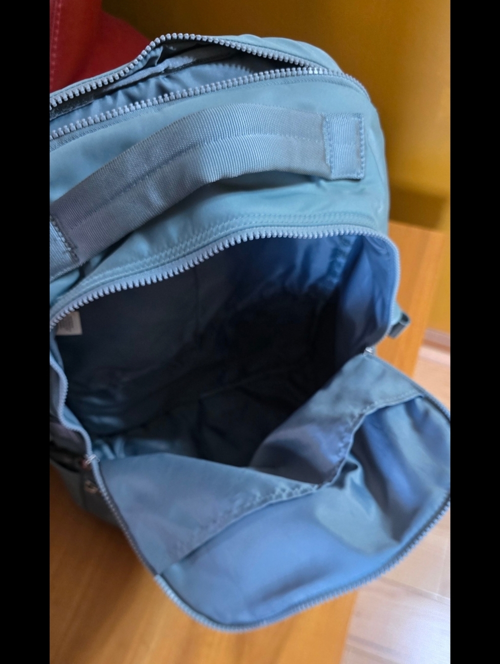 Lululemon Crew Backpack in light green/sage 22L - Picture 9 of 14